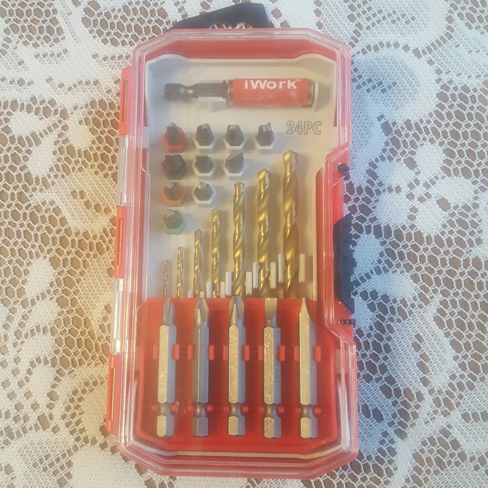iWORK - 24PC - DRILL AND DRIVER BIT SET - W/ CASE